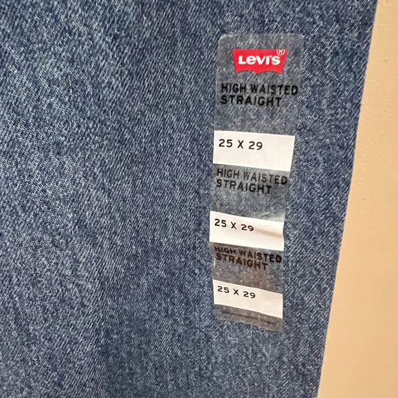 Levi's High Waisted Straight Jeans (25) - Picture 9 of 12